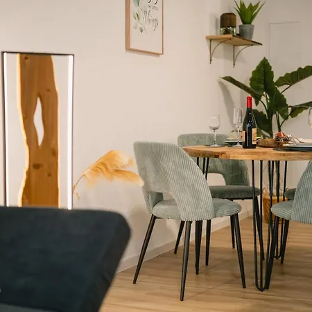 Modernes 2-zimmer Themen-apartment Im Zentrum *