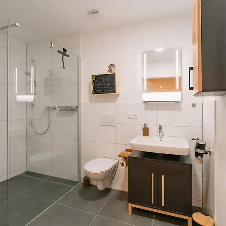Modernes 2-zimmer Themen-apartment Im Zentrum